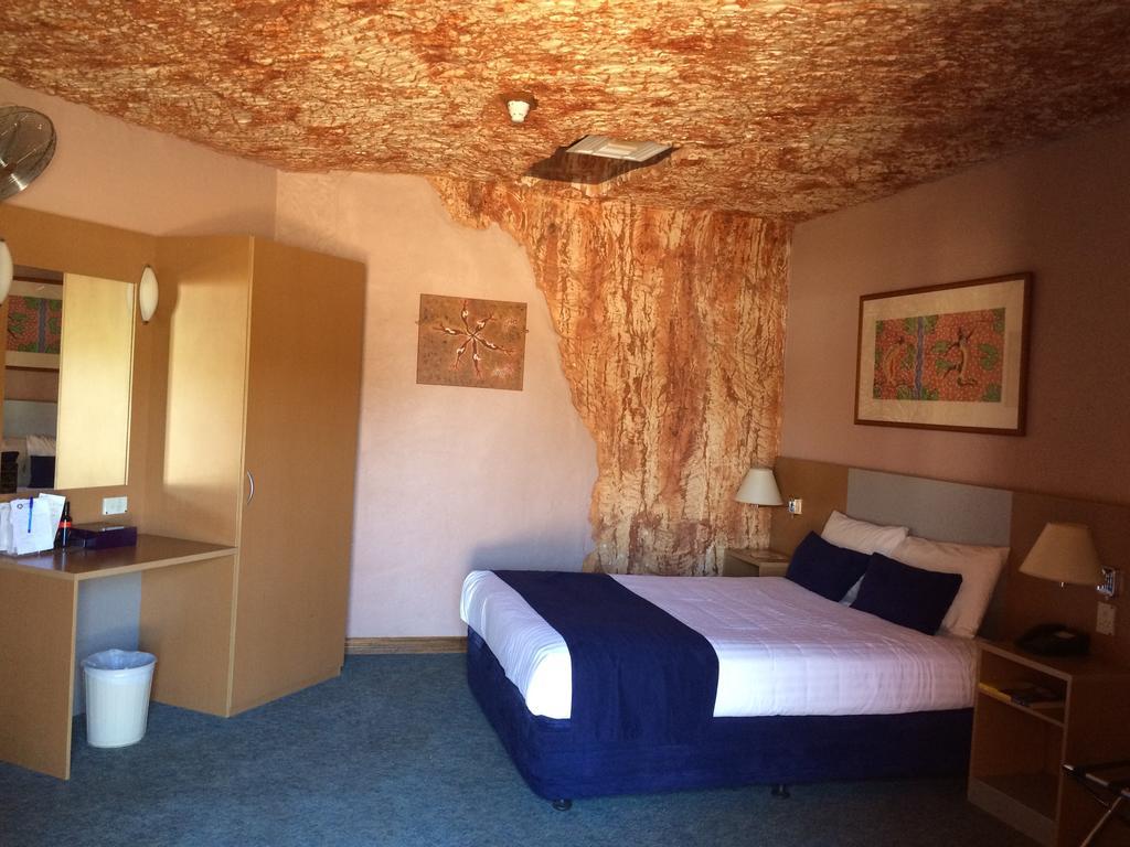 Desert Cave Hotel Coober Pedy Buitenkant foto