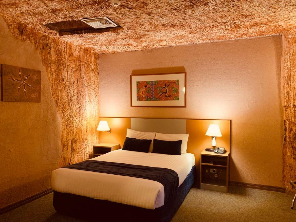 Desert Cave Hotel Coober Pedy Buitenkant foto